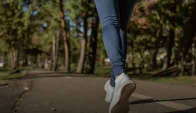 8 Benefits of Walking After Eating: It Really Helps You Burn Fat and Lose Weight